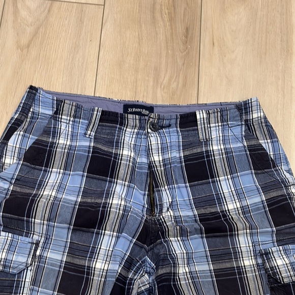 EUC St. John’s Bay Brand Men’s Size 32 Plaid Print Cargo Shorts - Picture 5 of 8